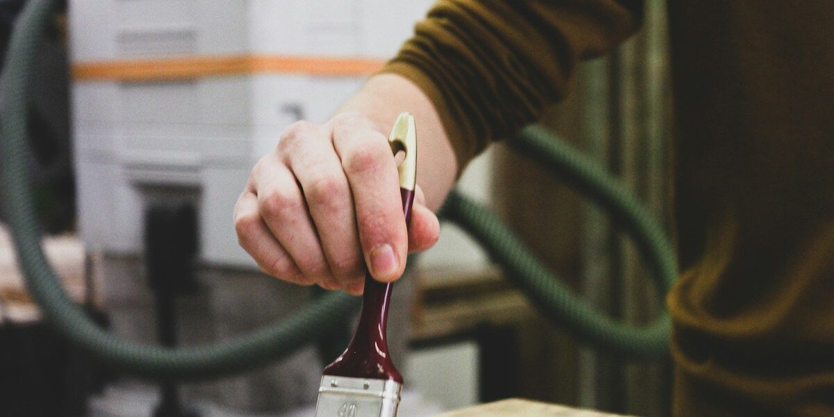 Hand-Applied Finishes: Mastering Brushes, Rags, and Padding Techniques